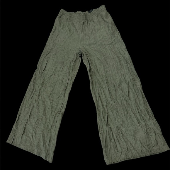 H&M Pants - H&M Crinkled palazzo Green Wide-Leg Pants with pockets Sz M